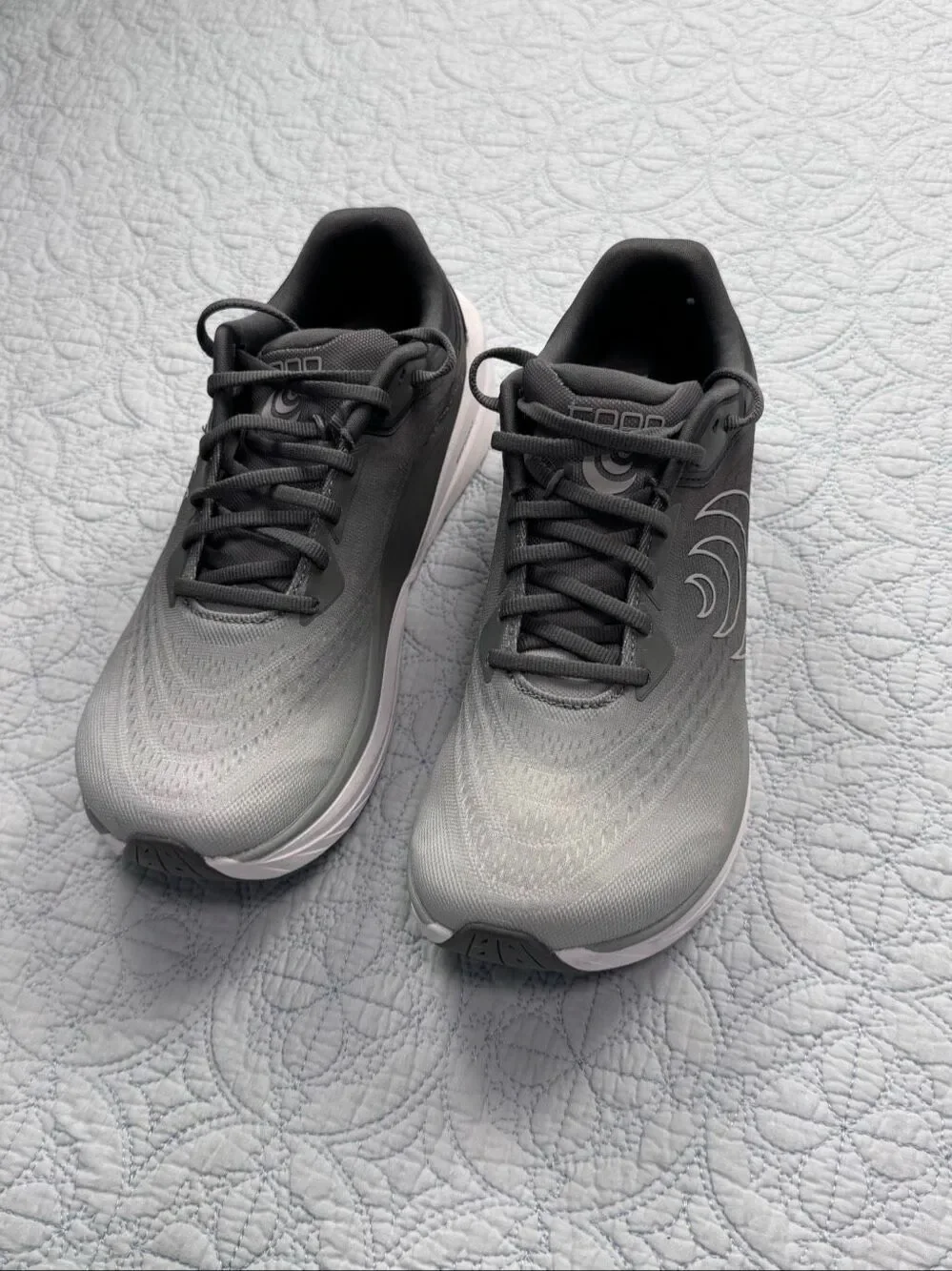 Topo Athletic Phantom 4 Running Shoes Grey Color Scheme Womens Size 8.5